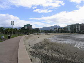 Der jmmerliche Strand in Cairns